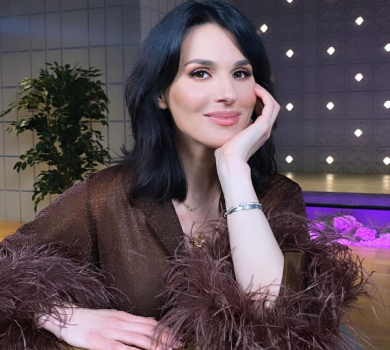 Рік не був удома: Єфросиніна замилувала мережу обіймами з 8-річним сином у Києві