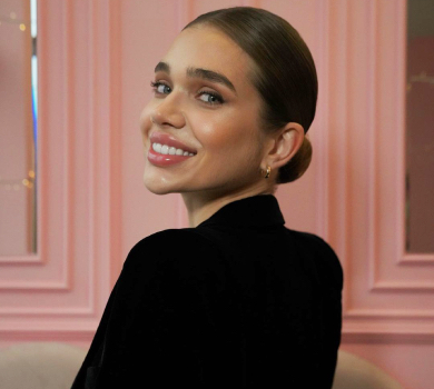 Саша Бо повернулася з відпустки і зробила нову зачіску