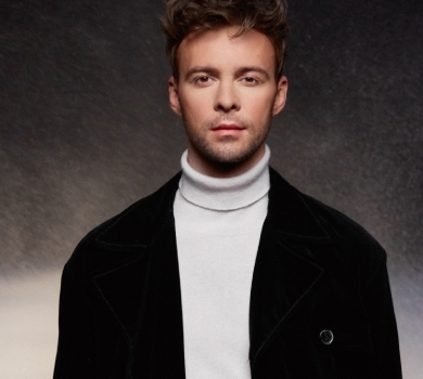 Барських із кучерями заспівав англійською про кохання та розказав, де зустрічатиме Новий рік