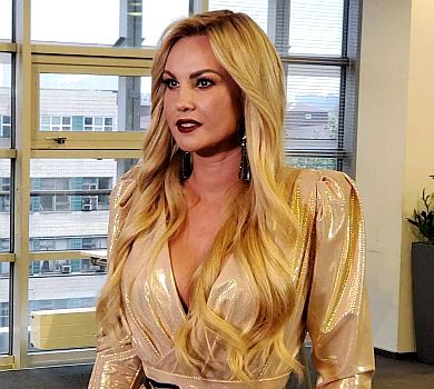 Не боляче: Камалія показала, як вакцинувалася від COVID-19