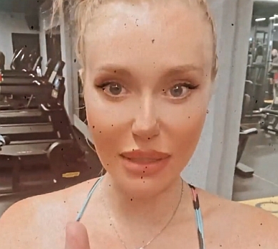 Жирна Слава Камінська показалася у яскравому спорт-луці