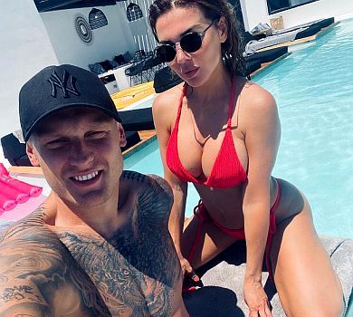 Поцілунок під літаком: Седокова з Тіммою зробили оригінальне романтичне ФОТО