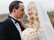 Танець молодят, сукня зі шлейфом та рожеві букети: нові ФОТО з весілля Севостьянової 