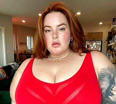 Модель плюссайз Тесс Холлідей зізналася, що страждає на анорексію