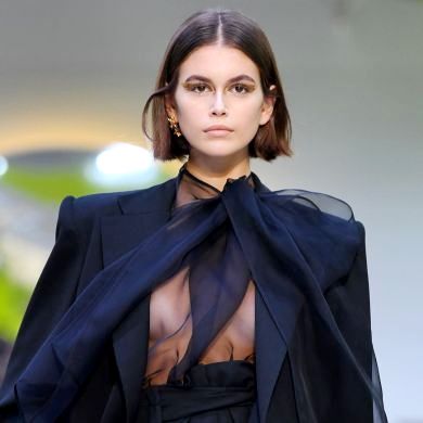 18-річна донька Кроуфорд випадково показала цицю з подіуму