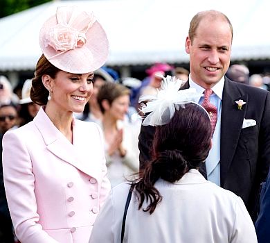 Елегантний принц Вільям при парасолі та зефірка Кейт відвідали королівське чаювання