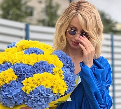 Лобода з сестрою і дочкою вигуляли патріотичні луки на концерті Океану Ельзи в Ризі