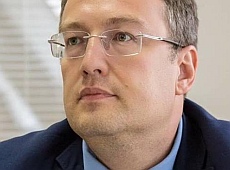 Депутат-ласунчик: Геращенко пояснив, чому вилизував тарілку у ресторані. ОНОВЛЕНО