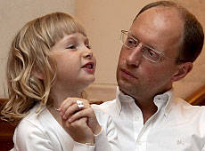 Яценюк зводив дівчат у кіно, а Єгорова похвасталася зятем