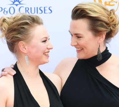 Кейт Вінслет із 22-річною дочкою та рука з Венздей при параді засвітилися на хіднику BAFTA