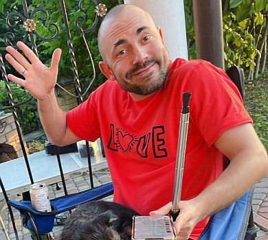 Нарешті разом: дружина Бєднякова з дочкою і 9-місячним сином прилетіли до України