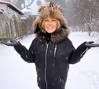 Повалій у зимовому прикиді показала, як вона кайфує