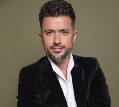 Ексчоловік Лорак наробив селфі зі своїми дівчатами. ФОТО