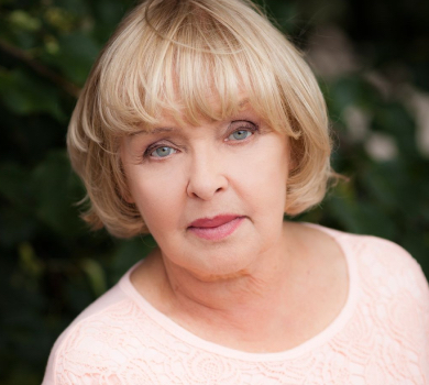 Тримайтеся, рідні: Роговцева похвалилася врожаєм, з якого наробить смаколиків для ЗСУ