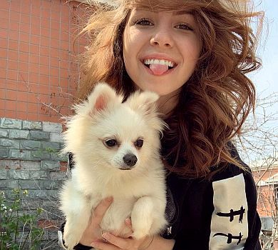 Настя з Уханя розказала, як їй із песиком вдалося повернутися в Україну