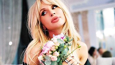 Лобода в кучерях притулилася до незнайомця