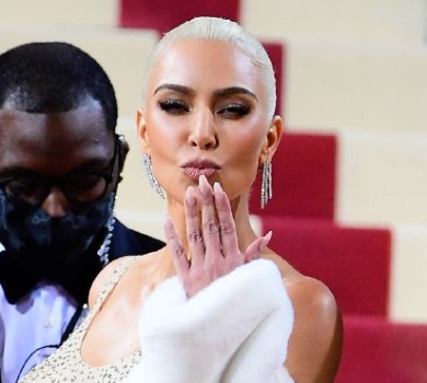 Кардашян у сукні Мерилін Монро, епатажна Джонсон і Тернер при надії засвітилися на Met Gala 