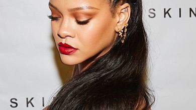 Ріанна в шкірі посвітила апетитним стегном на віртуальному заході