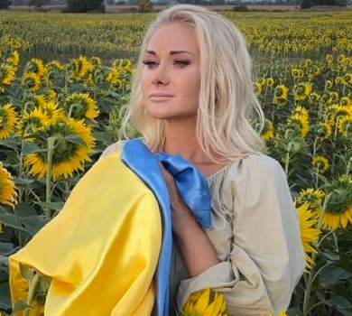 Сльози на очах: Бужинська вперше від початку війни приїхала в Україну