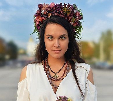 Зірка Кріпосної Слава Красовська вийшла заміж у кросівках та вінку. ФОТО