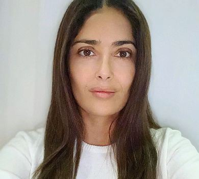 Хотіла померти вдома: 54-річна Сальма Хаєк тяжко перехворіла на COVID-19