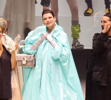 Легенда знову на подіумі: Лінда Євангеліста взяла участь у показі Fendi 