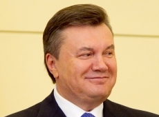 Депутати вже готують подарунки на день народження Януковича