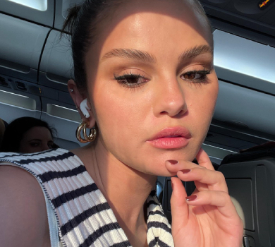 Без фотошопу: мокра Гомес у купальнику посвітила апетитними формами на яхті