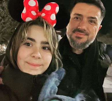 Екс Лорак попрощався з дочкою та заселфився з коханою у Барселоні