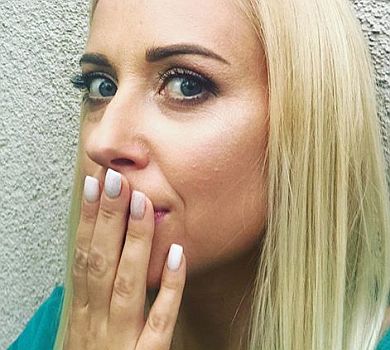 Матвієнко привітала дочку з повноліттям кульками та дорогим подарунком 