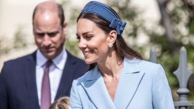 Принц Вільям і Кейт Міддлтон із дітьми вигуляли блакитно-сині луки на Великодню службу 