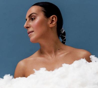 Літати та плакати дощем: Джамала в новому фотосеті уявила себе хмарою