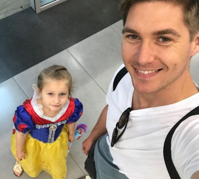 Далеко, але найближче в серці: Остапчук зворушливо привітав доньку із 10-річчям. ФОТО