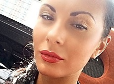 Сексі брюнетка з поліції презентувала власний відеоблог