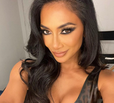 44-річна Шерзінгер зачарувала формами в бікіні та личком без мейкапу. ВІДЕО