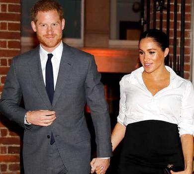 Модниця Маркл вигуляла спідницю з розрізом і туфлі за $750