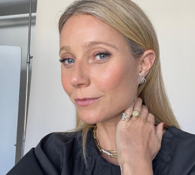 Гола і золота: Пелтроу з нагоди 50-річчя поділилася провокаційним ФОТО