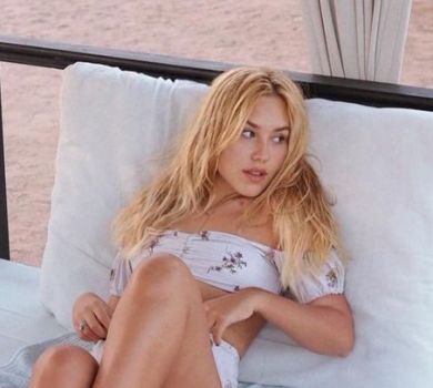 4 місяці після пологів: Квіткова похизувалася фігурою на пляжі