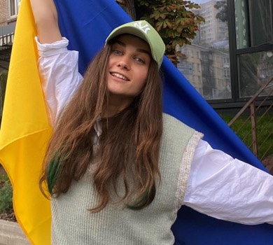 Закохуй в Україну: Jerry Heil на галявині щемливо виконала пісню з дитинства