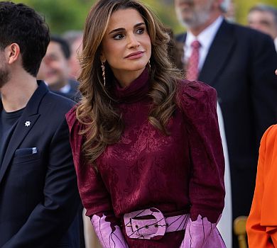 Королева Ранія вигуляла сливово-рослинний лук на випускний 18-річного сина. ФОТО