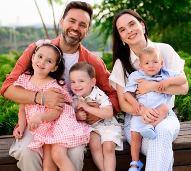 Народився передчасно і важив всього 1 кг 400 г: Мірошниченко розповів важку історію свого прийомного сина