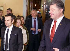 На благодійний концерт Вакарчука завітали президент з родиною, Ложкін і дочка Джарти
