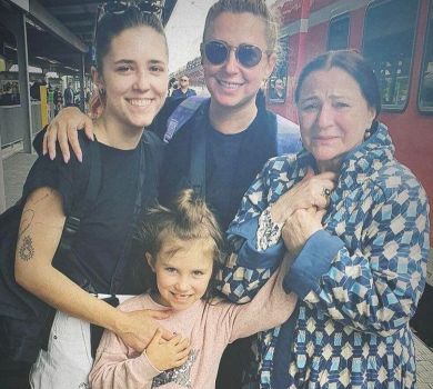 Ніна Матвієнко возз'єдналася з донькою та онуками у Німеччині. ВІДЕО