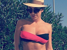 Поки Лорак відпочиває в Туреччині, їй пригадують птахофабрику у Сибіру