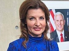 Як Марина Порошенко у синій сукні в Нью-Йорку з колегами позувала. ФОТО