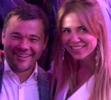 Подружка Богдана робить купальники і прикраси та рекламує їх на собі. ФОТО