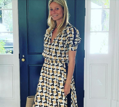 50-річна Пелтроу показалася в крихітному бікіні на барбадоському пляжі. ФОТО