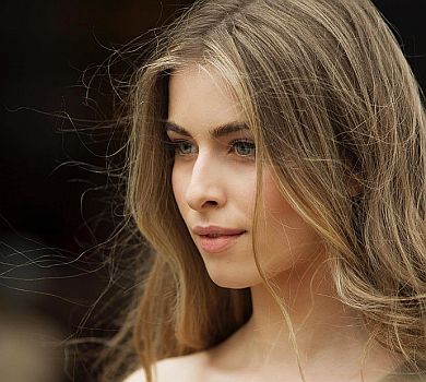 Онука Ротару у Парижі вигуляла волохату мегаторбу та наїлася тіста