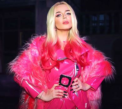 Еммо Стоун, посунься: Гросу стала сексапільною Круеллою в новому ВІДЕО