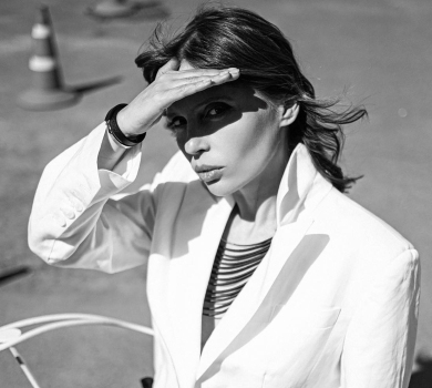 Плаче більше, ніж я: Ірена Карпа розповіла, як її чоловік-француз сприймає війну в Україні, та чому їй соромно за деяких співвітчизників